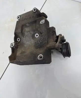 Skoda Superb B5 (3U) A/C compressor mount bracket 038260885C