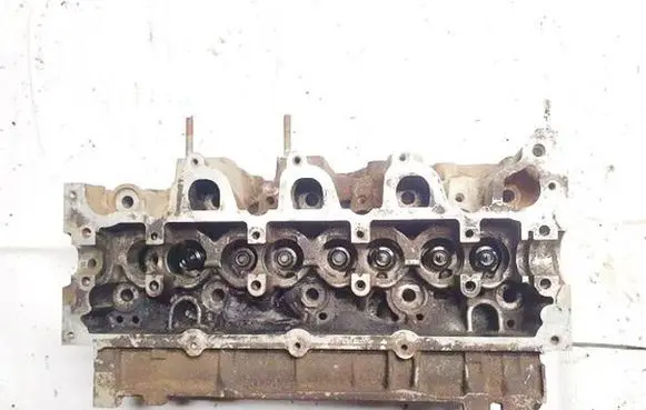 Renault Twingo II Engine head 110421067r