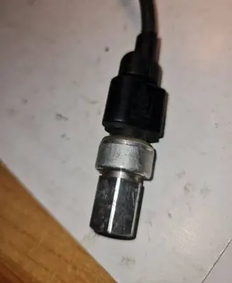 Volkswagen Golf V Air conditioning (A/C) pressure sensor 3D0973703 1717888 1717889
