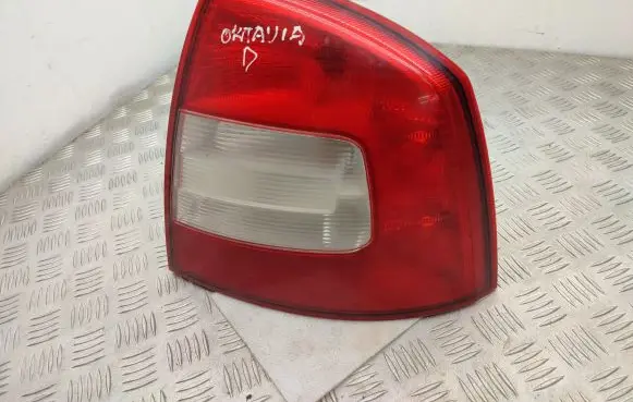 Skoda Octavia Mk2 (1Z) Rear/tail lights 1Z5945096B 1Z5945112B