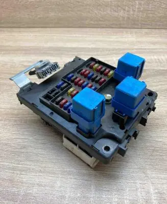 Nissan Murano Z50 Fuse module 252309F900 68C27N3