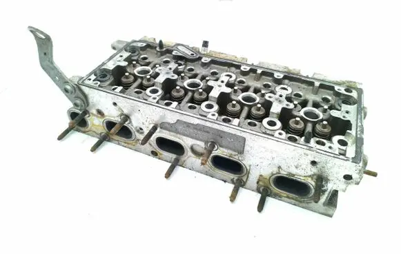 Volkswagen PASSAT B8 Engine head 04L103373E