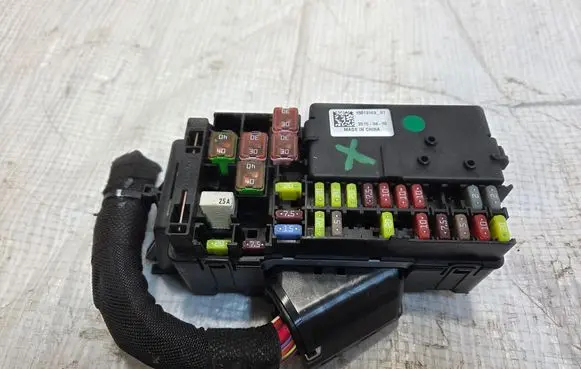 Opel Astra K Fuse box set 15513163
