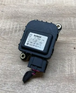 Volkswagen PASSAT B5.5 Air flap motor/actuator 4B1820511K 0132801158