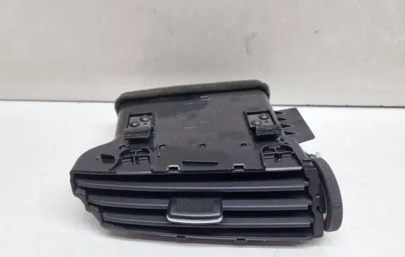 Nissan X-Trail T32 Dash center air vent grill 687504BA0A