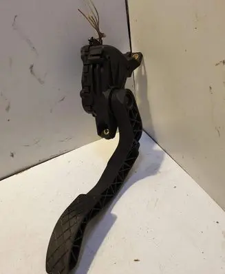 Volkswagen PASSAT B5 Accelerator throttle pedal 6PV00777007 8D1721523