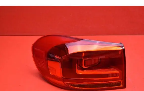 Volkswagen Tiguan Rear/tail lights 5N0945095Q