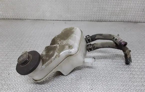 Toyota Avensis Verso Brake fluid reservoir 13231140430