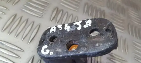 Volkswagen Golf V Front door lock loop/hook striker 1T0827517