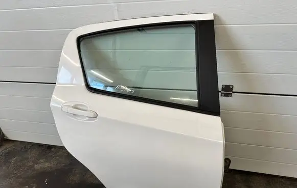 Toyota Yaris Rear door
