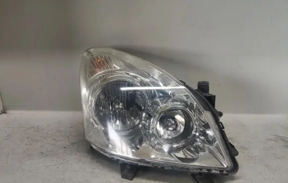 Toyota Corolla Verso AR10 Headlight/headlamp