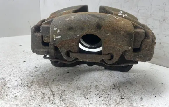 Volkswagen Multivan T5 Front brake caliper 7H0106B