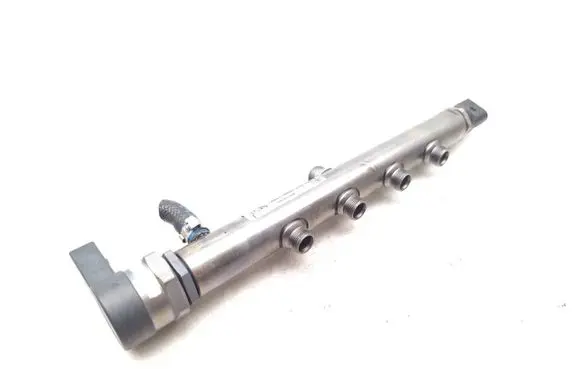 Mercedes-Benz C W205 Fuel main line pipe A6540700095 A6540780049