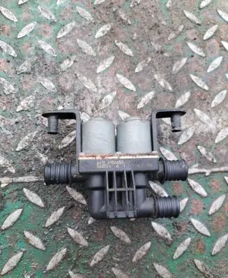 BMW X5 E53 Coolant heater control valve 6906652