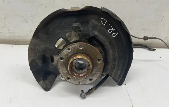 Front wheel hub