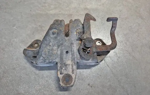 Mitsubishi L200 Engine bonnet/hood lock/catch