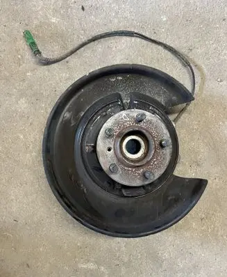 Rear wheel hub spindle/knuckle