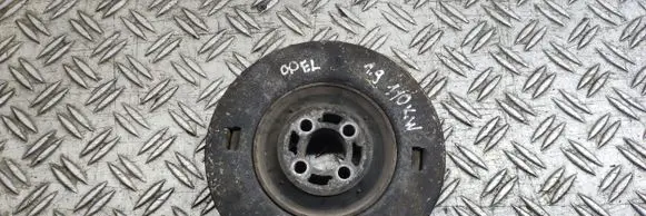 Opel Zafira B Air conditioning compressor pulley 