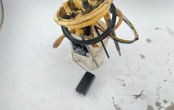 Seat Alhambra (Mk2) In-tank fuel pump 7N0919050F