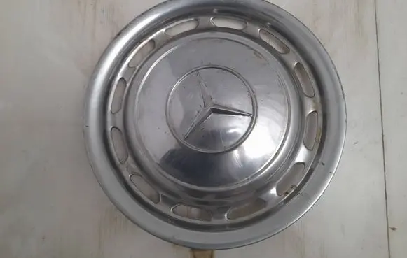 Mercedes-Benz 250 280 W108 R14 wheel hub/cap/trim A1.6