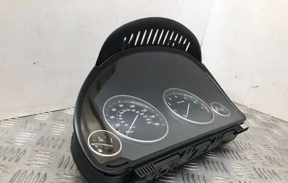 BMW 5 F10 F11 Speedometer (instrument cluster) 9255587 220705004 25811511