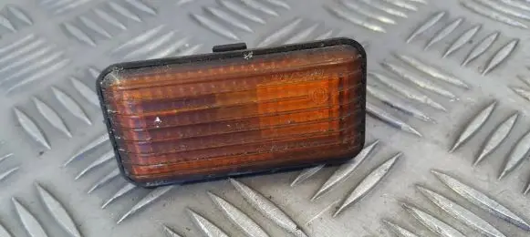 Volkswagen PASSAT B3 Front fender indicator light 357949117
