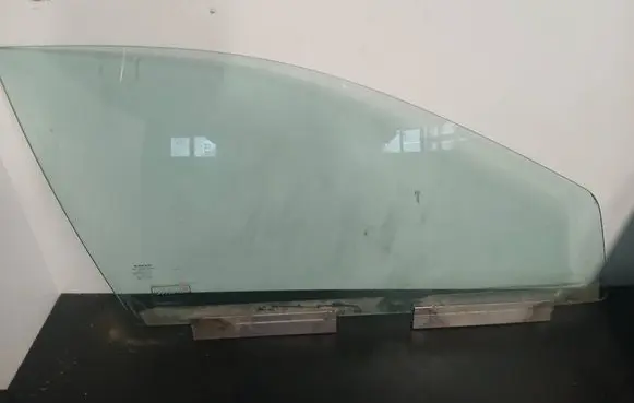 Volvo V70 Front door window glass four-door DOT57M53AS2 E000186 43R001106