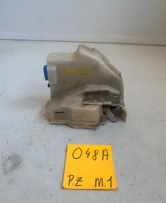 Volkswagen Golf V Front door lock 3847923