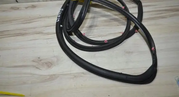 Nissan Note (E12) Rubber seal rear door 