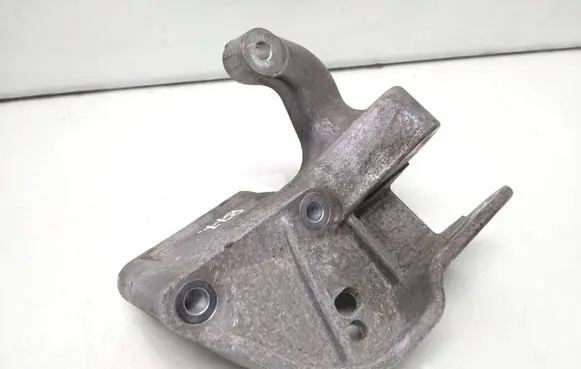 Volvo V40 Engine mounting bracket 31359638