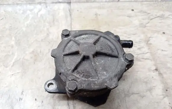 BMW 5 E39 Vacuum pump 2246126