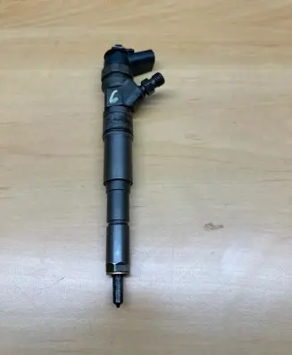 BMW 5 E60 E61 Fuel injector 0445110212