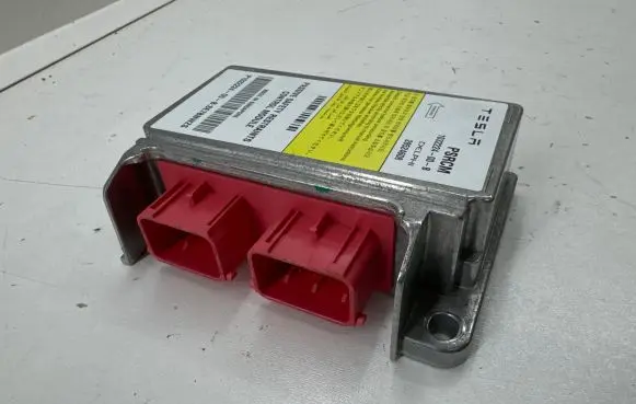 Tesla Model S Airbag control unit/module 103222400B 28524608 P1032224