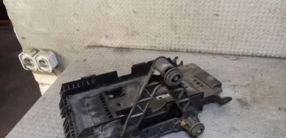 Ford Mondeo MK IV Battery tray 6G9110723A