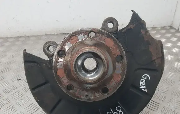 Volkswagen Touran I Front wheel hub 1K0615312F