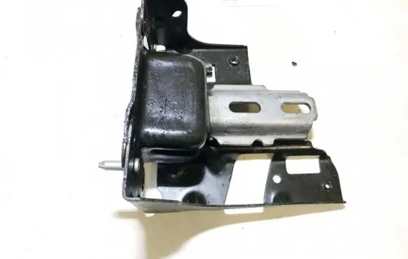 Citroen DS3 Engine mount bracket