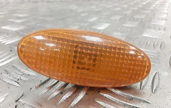 Front fender indicator light