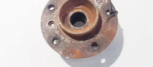 Rear wheel hub