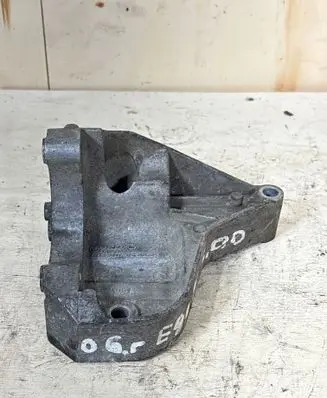BMW 3 E90 E91 Power steering pump mounting bracket 7794455 32427794455