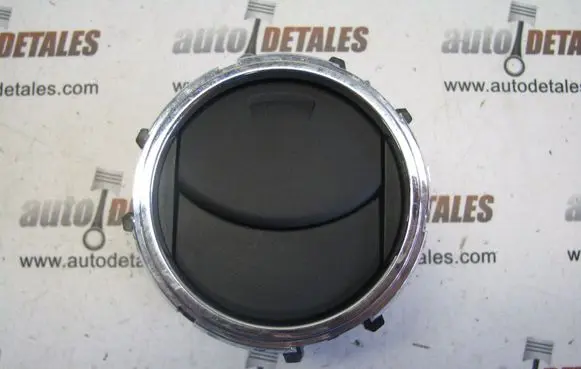 Toyota Yaris Dash center air vent grill