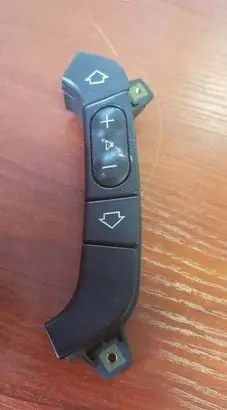 BMW 7 E38 Steering wheel buttons/switches 8352232