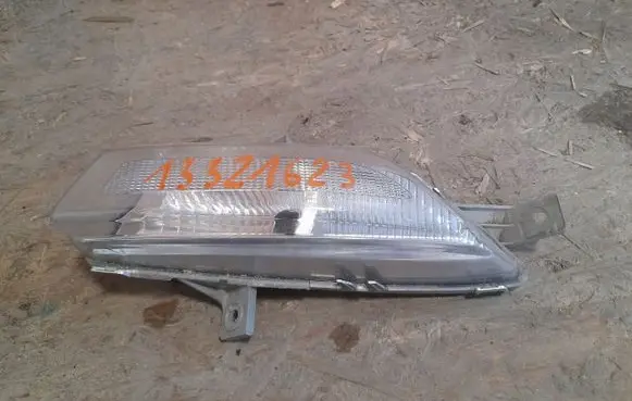 Opel Astra J Front indicator light 13321623