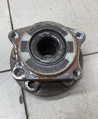 Volvo XC90 Front wheel bearing hub 
