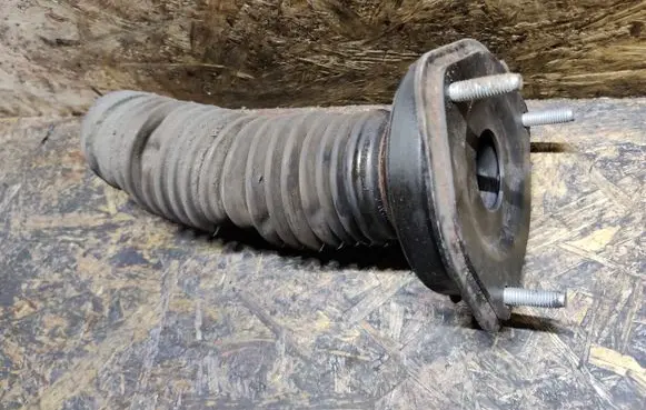 Infiniti Q50 Coil spring/strut mount 