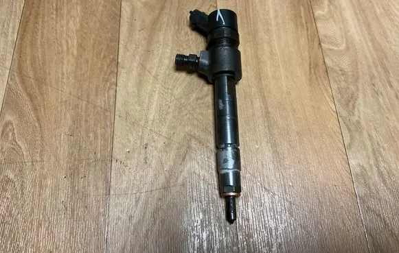 Opel Zafira B Fuel injector 0445110