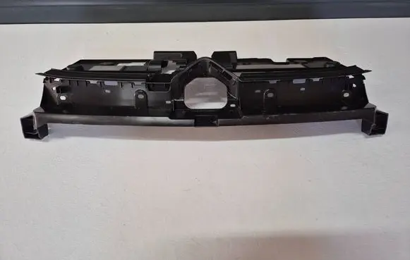 Citroen C4 III e-C4 Front bumper upper radiator grill 983469280