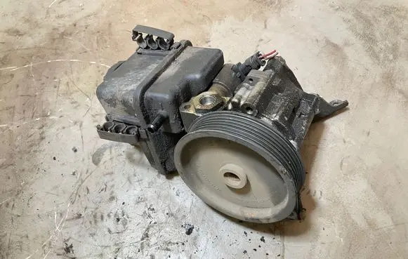 Mercedes-Benz Sprinter W906 Power steering pump A0064666601