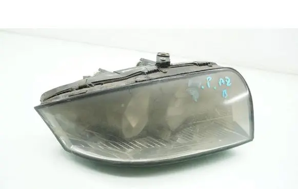 Audi A2 Headlight/headlamp 8Z0941004