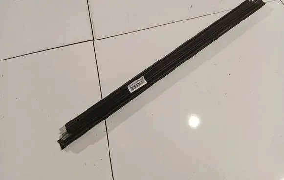 Alfa Romeo 159 Front door glass trim molding