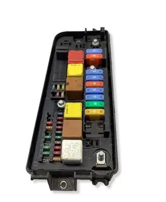 Opel Vectra C Fuse module 13198103